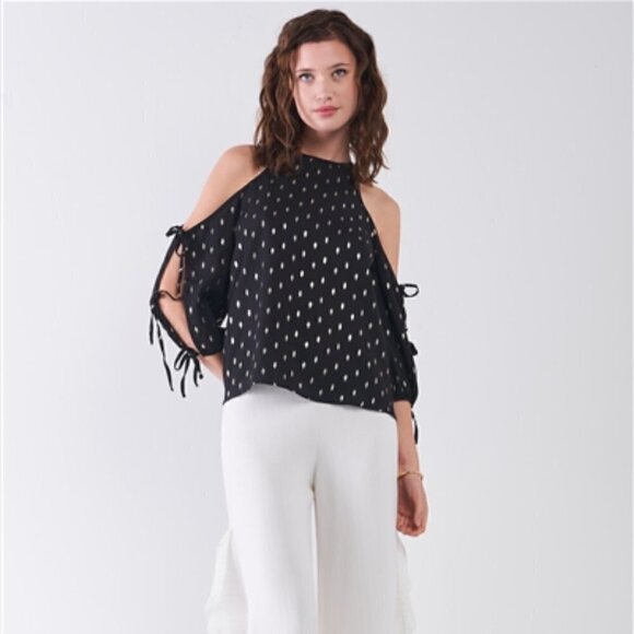 🔥🔥SALE🔥🔥SUGAR + LIPS Black & Gold Print Cold Shoulder Top NWT - Picture 1 of 5